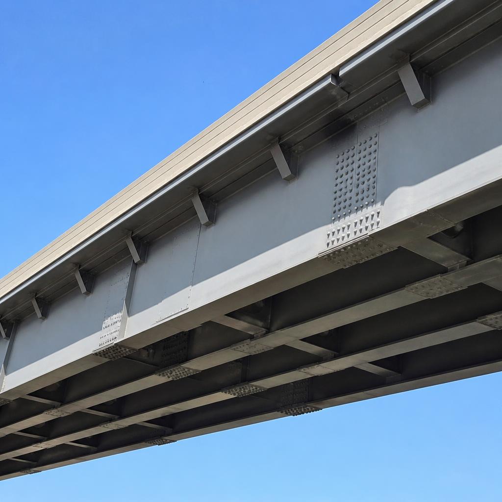 Highway bridge plate girder with welded stiffeners and bolted splices